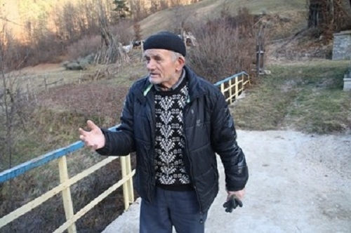 Мост по който могат да минават тежкотоварни камиони построи сам