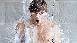 Мисълта да се облеем с ледена вода не е много