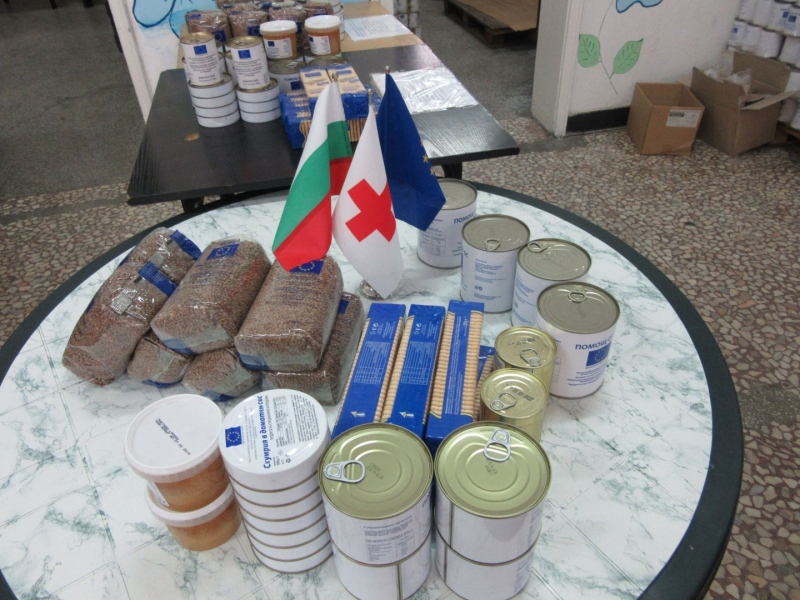 Над 900 кг захар и други пакетирани хранителни продукти от