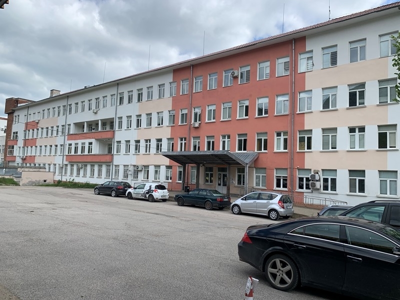 От началото на епидемията оборотите на МБАЛ Христо Ботев са