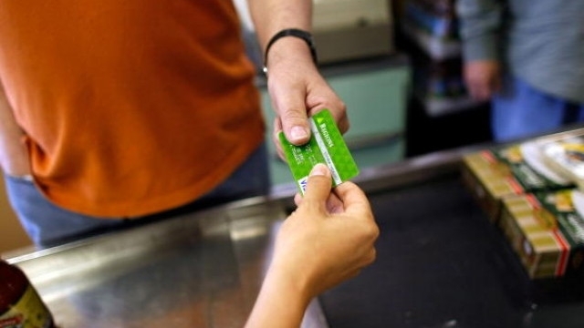 Сериозен скок на плащанията с банкови карти отчитат Българската народна