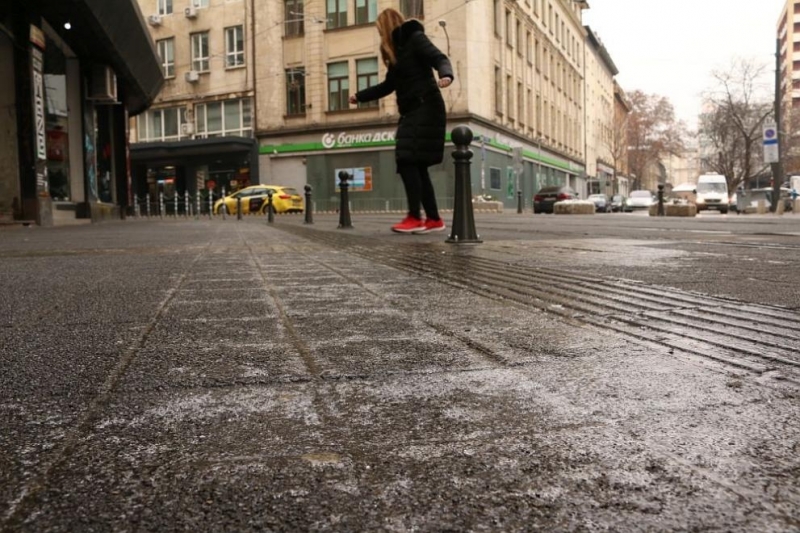 Днec oблaчнocттa oт зaпaд щe ce увeличaвa и къcнo вeчeртa