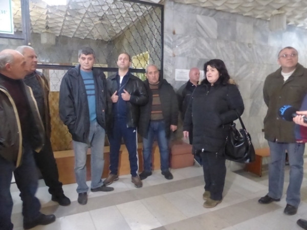 Ватманите и контрольорите в общинското дружество Тролейбусен транспорт във Враца