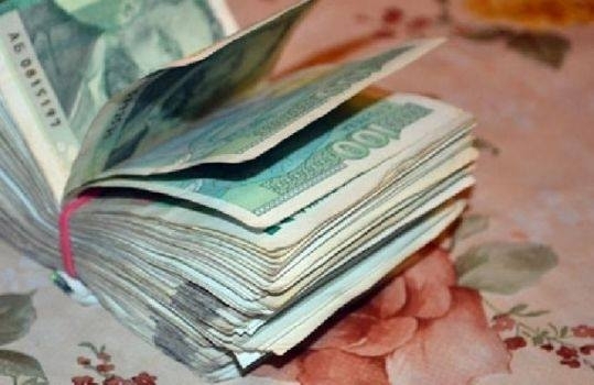 Откраднаха златни бижута и 20 000 лв от джип в