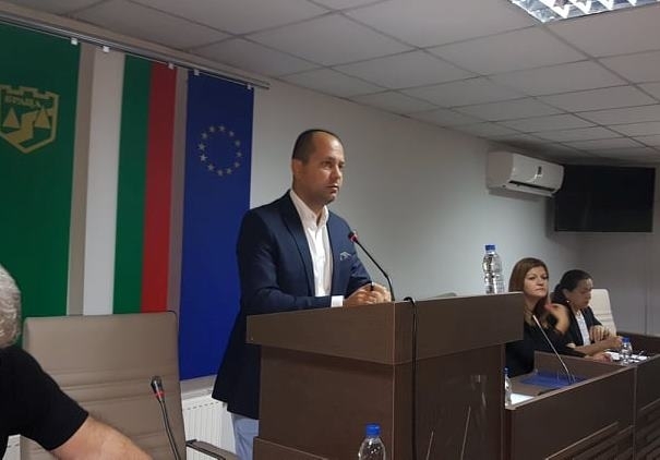 В пълен цирк се превърна днешната сесия на общинския съвет