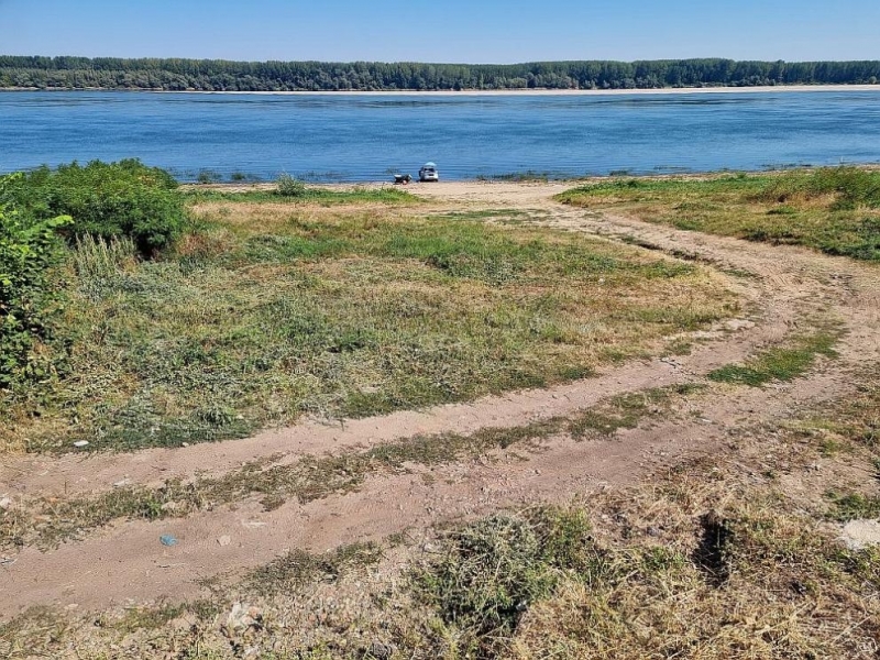 Заради рекордното маловодие на Дунав: Появиха се нови острови край Лом