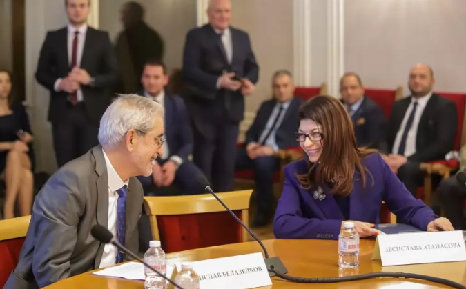 14 от общо 27 адвокатски съвета в страната излязоха с