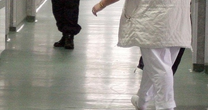 28 годишен пациент на УМБАЛ Бургас преби жестоко охранител на болница Вчера