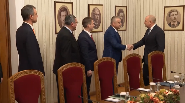 „Алианс за права и свободи“ на консултации: Практически е невъзможно съставянето на ново правителство в това НС