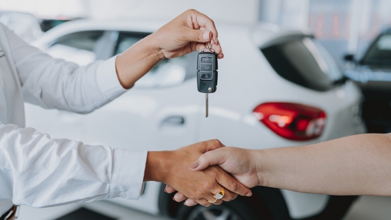 Продажбите на нови коли в България нарастват три пъти повече