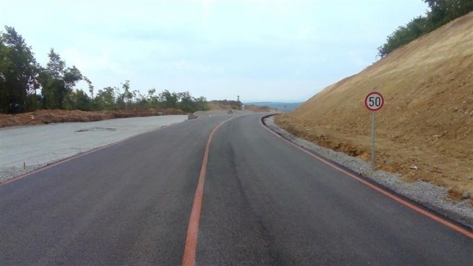 До 17 часа днес движението по път Е 79 между