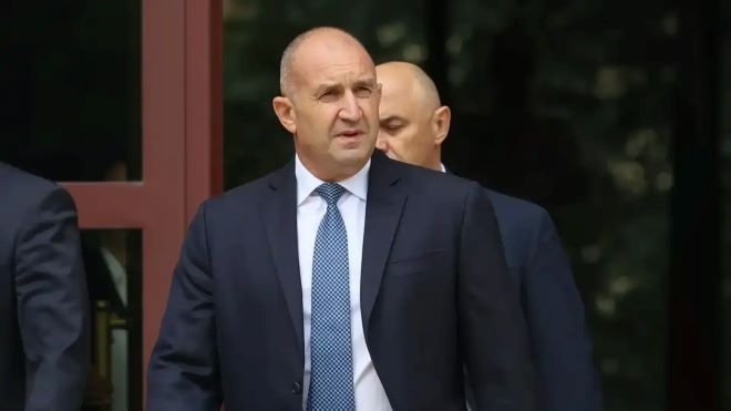 Радев пробва да разбие управляващата коалиция, търси партньори за новата си партия