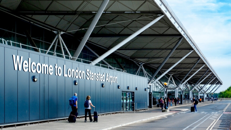 Български пътници са принудени да стоят на изчакване вече близо 15