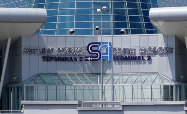 Част от участниците в антиправителствените протести се насочиха към правителствения