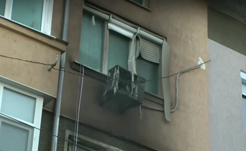 Двама пожарникари спасиха живота на две деца Едното на 5