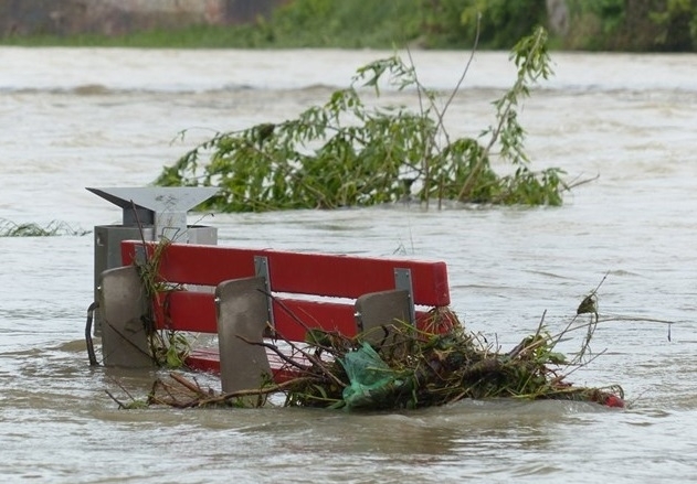 При наводнения от внезапни приливни вълни в южната част на