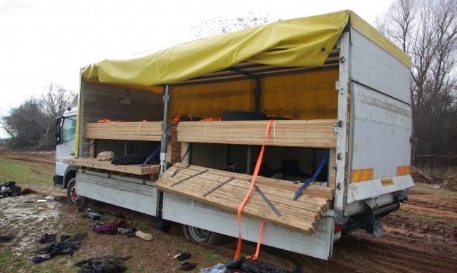 Случаят "Локорско": Собственикът на камиона-ковчег почина в ареста