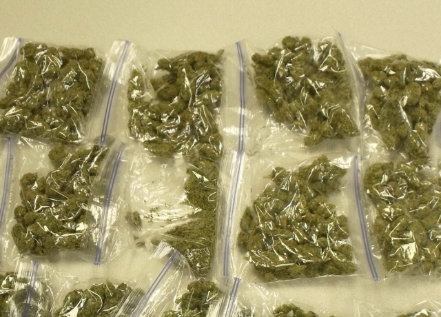 Полицаи откриха канабис при обиск на къща във Видин съобщиха