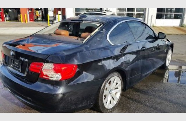 32 годишна варненка е задържана за увреждане на лек автомобил и жилище