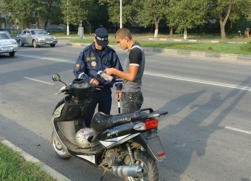 Полицаи са хванали тийнейджър откраднал скутер в Бяла Слатина съобщиха