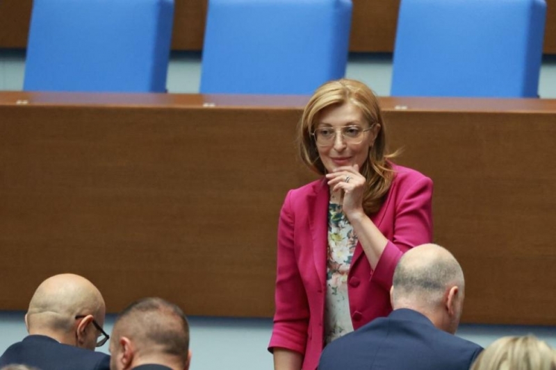 Екатерина Захариева е освободена като народен представител