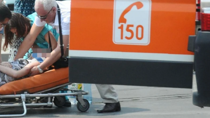 Жена е транспортирана в столична болница след бой със съпруга