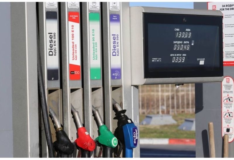Собственици на бензиностанции се опасяват от фалити заради отстъпката от 25 стотинки за