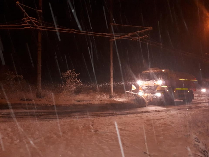 Във връзка със стартиралите валежи от сняг екипи на ОП