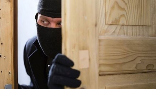 На аванта: Крадец се запаси с хранителни продукти от къща във Врачанско, издирват го