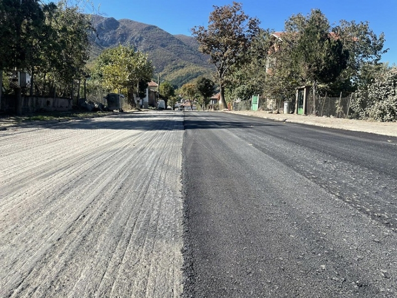 Ремонтни дейности ограничават движението по главна улица в кв Бистрец