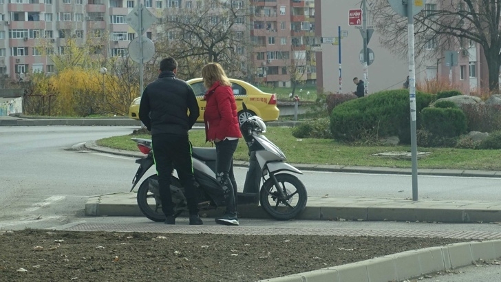 31 годишен мотоциклетист е със счупена ключица след като само катастрофира със