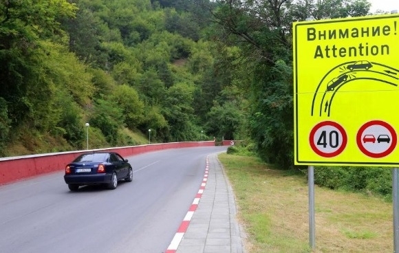 Пътят през Искърското дефиле се прави с радиоактивен чакъл Този