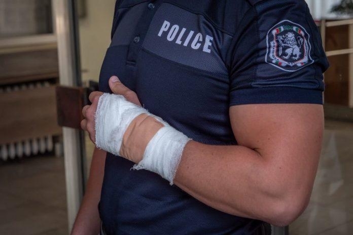 Шофьор блъсна полицай по време на проверка пред пловдивски мол съобщиха от