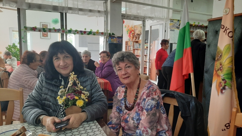 Пенсионери от Берковица вдигнаха голям купон по случай Международния ...