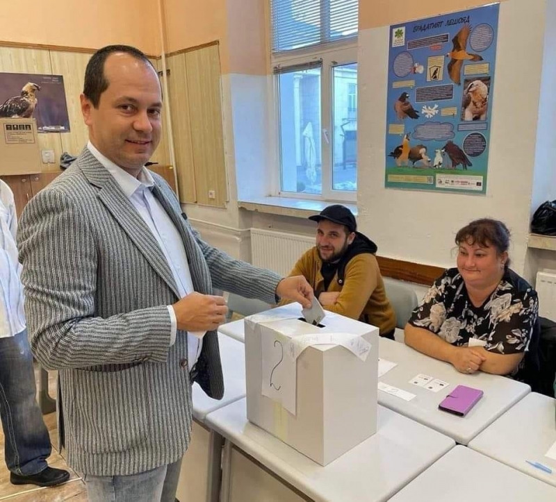 Кметът на Враца Калин Каменов упражни правото си на глас
