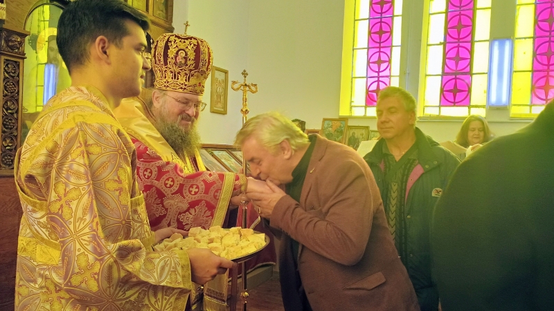 Врачанският митрополит Григорий възглави архиерейска света Литургия на Ивановден в Мездра /снимки/