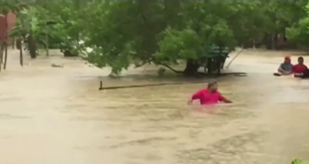 Трима души загинаха при наводненията в Колумбия Проливните дъждове са