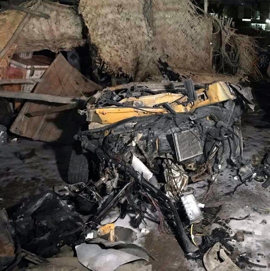 Най малко 33 човека загинаха а десетки бяха ранени при двоен