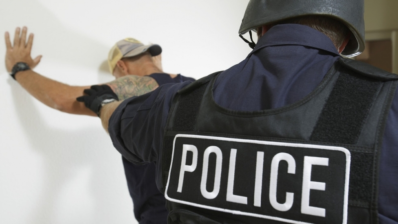 Гневна тълпа направи опит да линчува мъж който е опитал да насили невръстни