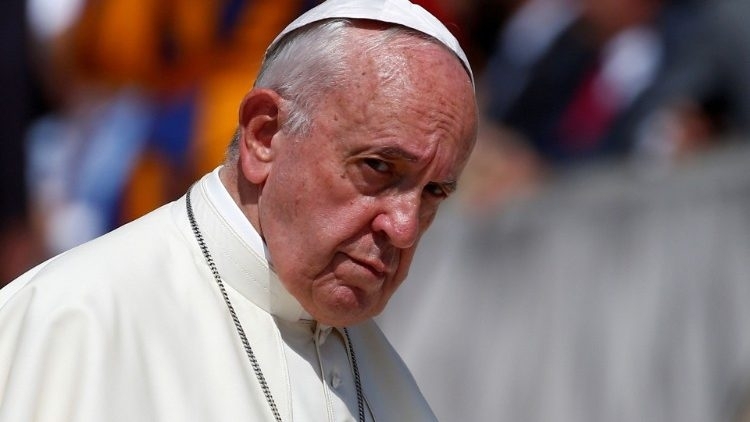 Папа Франциск обави че безумието на войната кара хората да