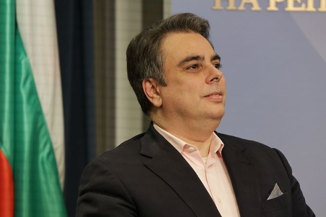 Асен Василев е сигурен: Андрей Гюров ще е президент на България