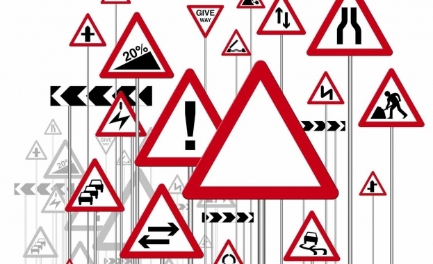 Девет са кандидатите за производството на пътни знаци за следващите