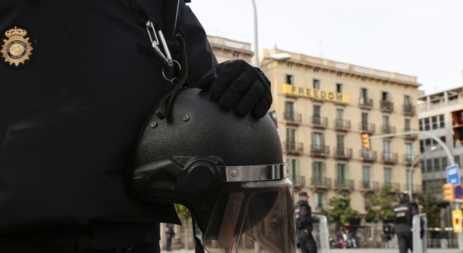 Полицията в испанската автономна област Каталуния издирва мъж, който може