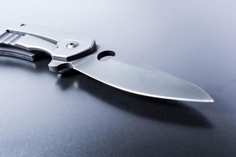 Жена е с опасност за живота след нападение с нож