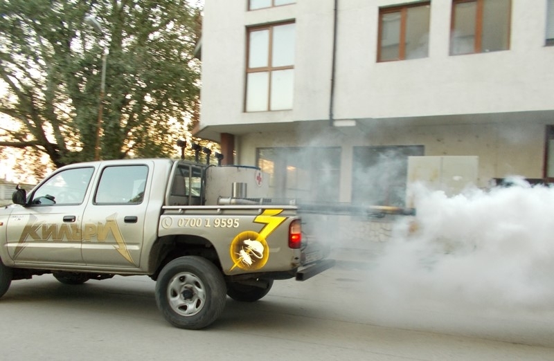 Рано тази сутрин се извърши пръскане в зелените тревни площи