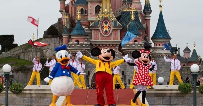 Съмнителни шумове приличащи на гърмежи предизвикаха паника сред посетителите на парижкия атракционен парк