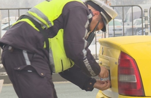 Ченгета са хванали почерпен шофьор зад волана и свалили регистрационните