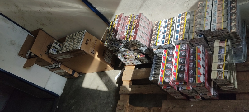 Митническо куче надуши цигари без документи в лек автомобил излизащ