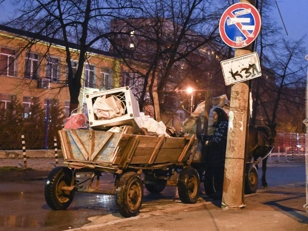 Лек автомобил е блъснал отскубнал се от каруца кон на