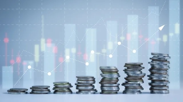 Средната месечна заплата в България през м октомври е била